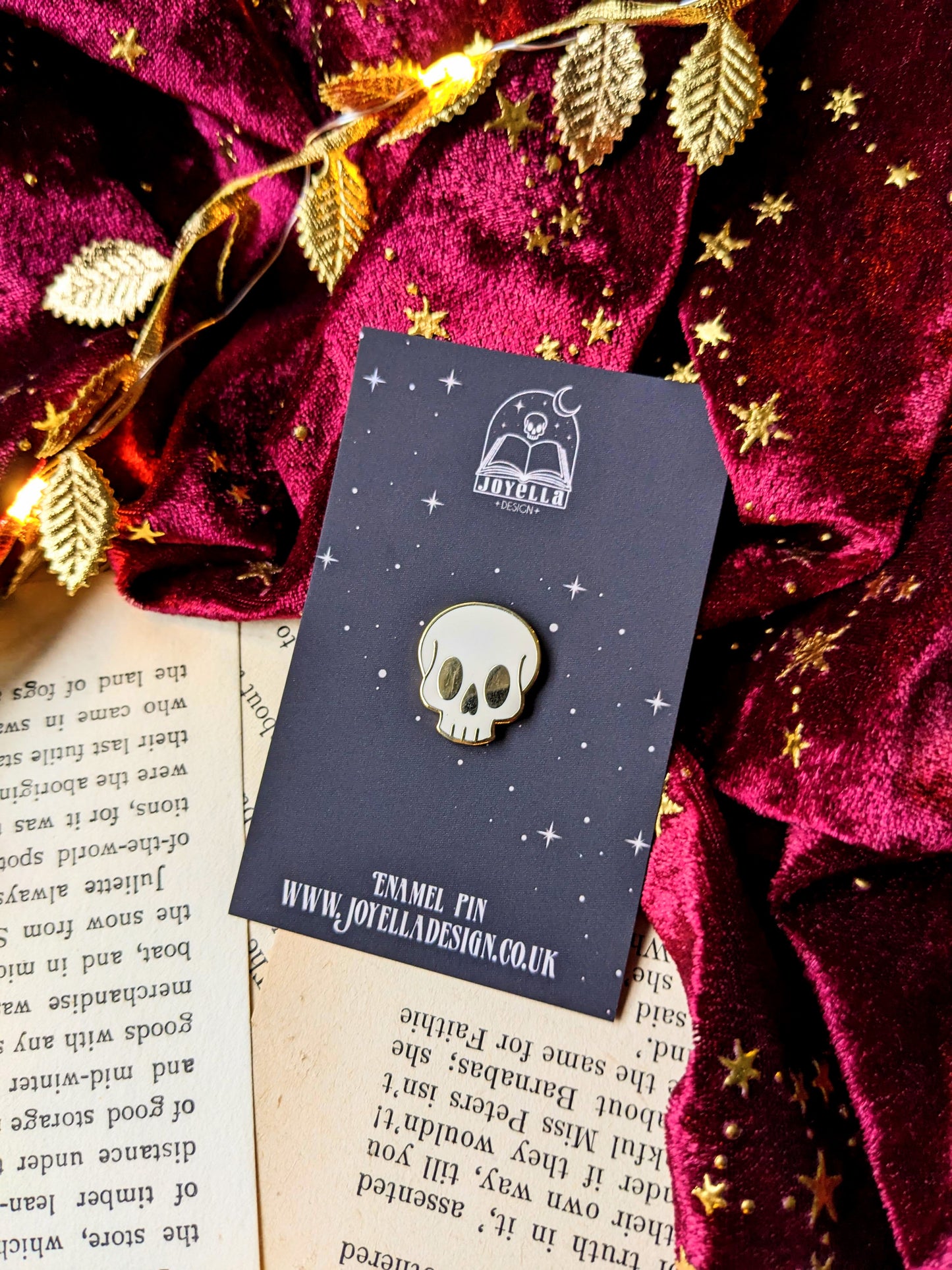 Skull hard enamel pin