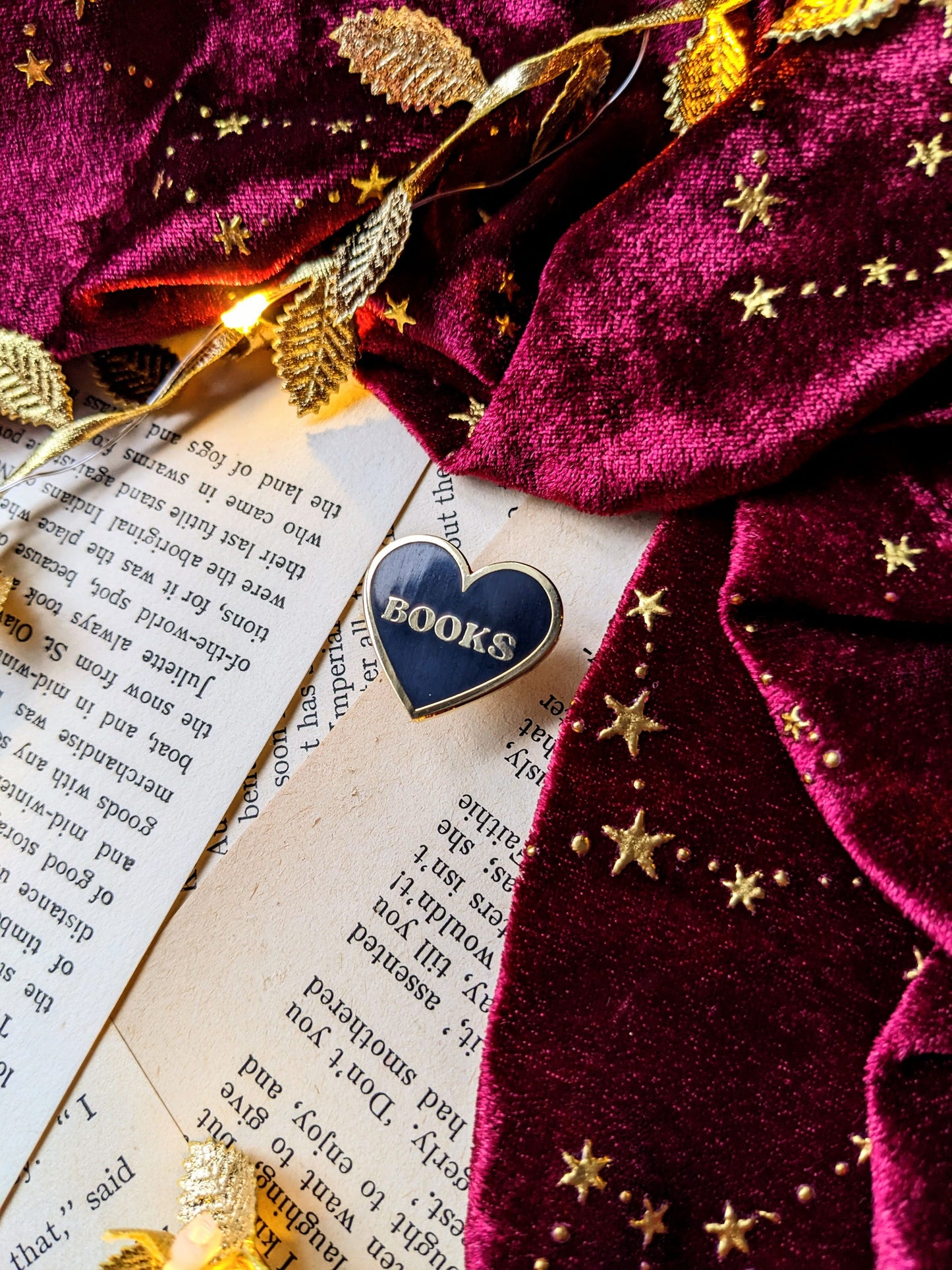 Books heart hard enamel pin