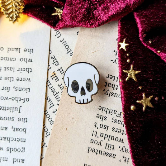 Skull hard enamel pin